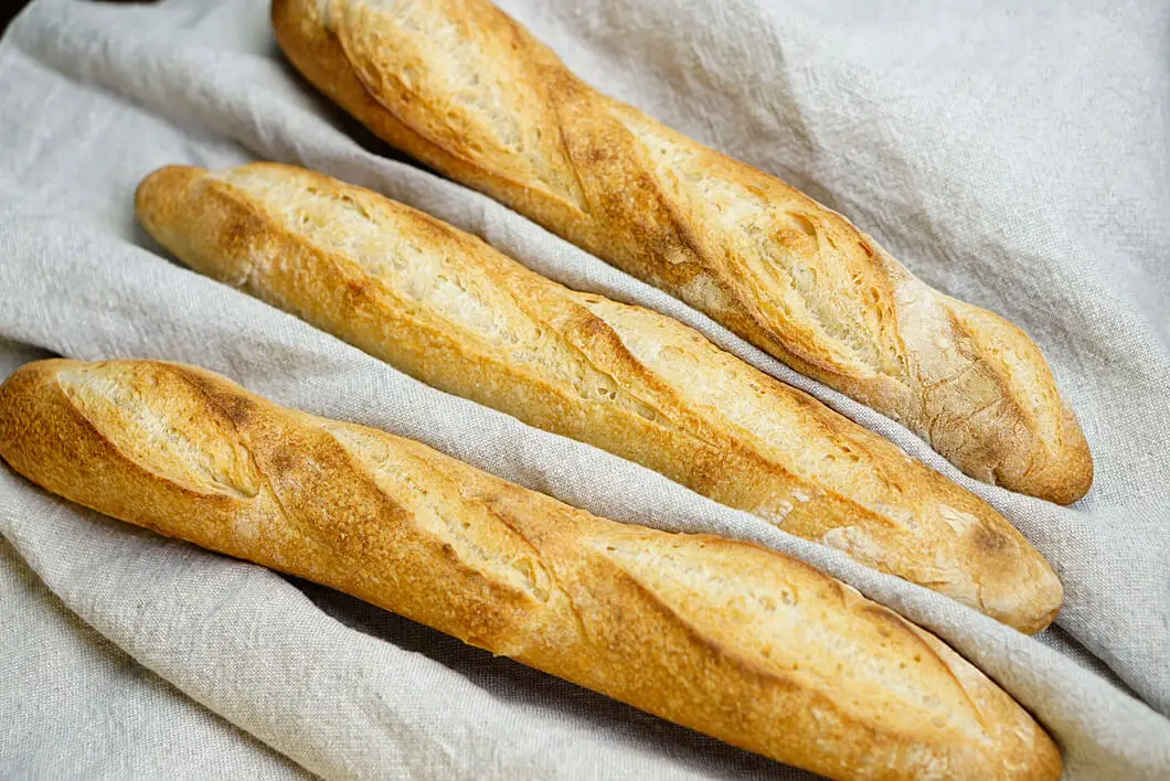 Knusprige Baguettes, ganz einfach selbst gebacken