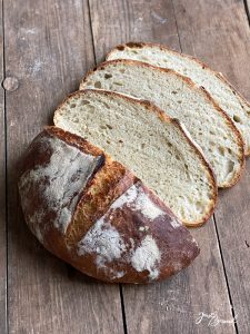 Basisteig vor dem Backen eingeschnitten