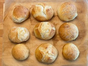 Frische Milchbrötchen direkt aus dem Ofen