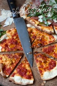 Pinterest Pin für einen Pizzateig für ein knuspriges, dünnes Pizzabrot