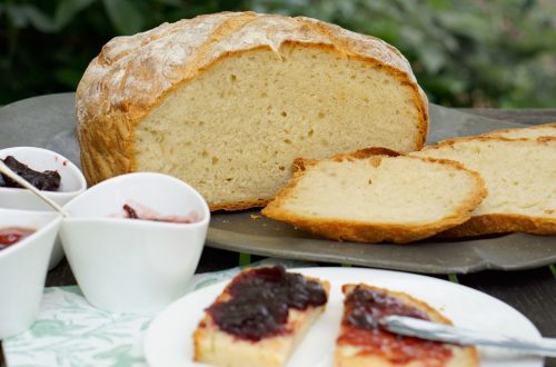 Brioche-Brot mit knuspriger Kruste und butterweicher Krume