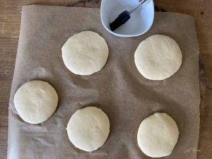 Burger Buns vor dem Backen