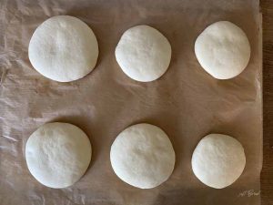 Burger Buns vor dem Backen