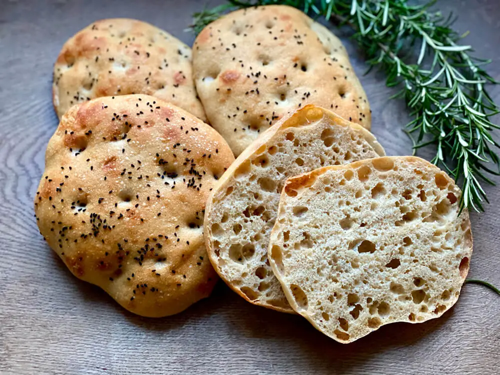 Kleine Fladenbrote: luftige Sandwiches und aromatische Grillbrote.