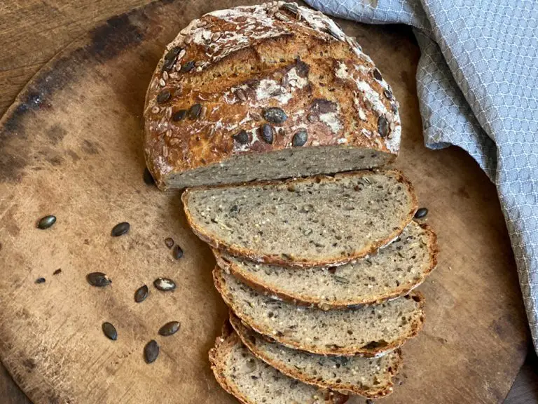 Landbrot mit Koernern