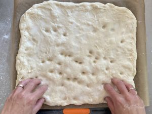 Dinkelfladenbrot, Muldenein drücken