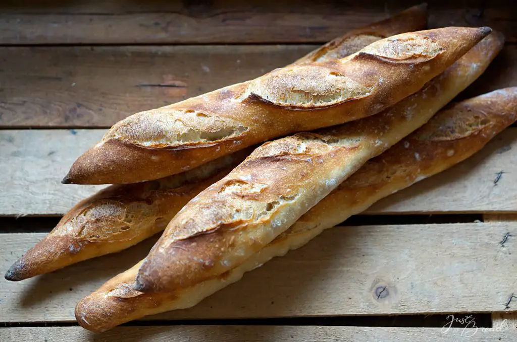 Baguettes, knusprig und aromatisch