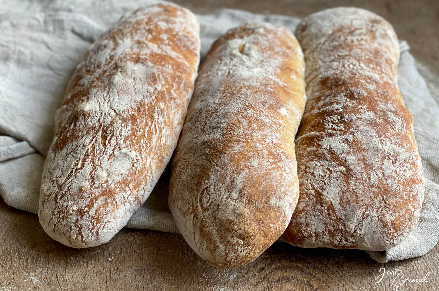 Dinkel-Ciabatta mit saftig, lockerer Krume. | JustBread der Brotbackblog