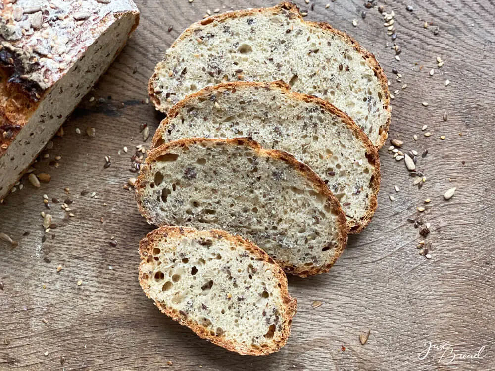 Körniges Dinkelbrot | JustBread der Brotbackblog