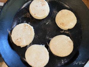 Toasties Teiglinge in der Pfanne vorbacken