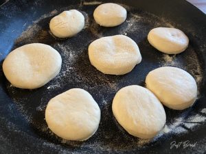 Toasties Teiglinge in der Pfanne vorbacken