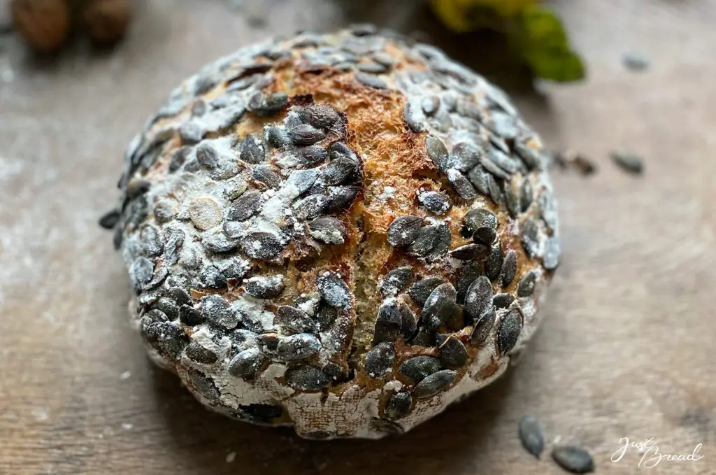 Kürbiskernbrot mit aromatischer Kruste und Krume