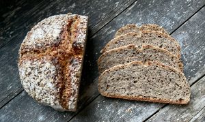 SaatenBrot mit luftiger Krume, saftig und lange frisch.