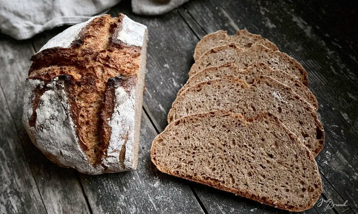 Weizenmischbrot mit Weizenvollkornmehl und AltbrotMehl