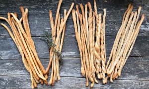 Grissini, knusprige Brotstangen