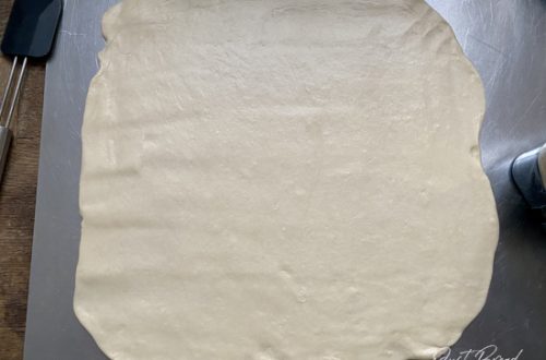 Teig ausgerollt für Walnusszopf