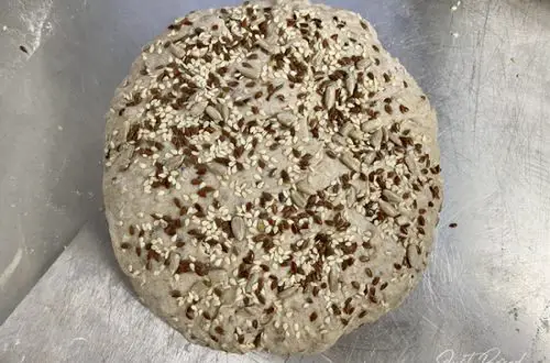 In Saaten gewälzter Teigling