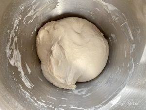 HefewasserBrot mit Vorteig, Teig dehnen und falten