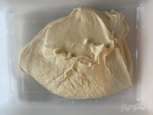 Milchbrötchen, Teig Dehnen und Falten