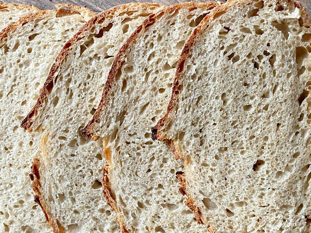 EmmerDinkelBrot mit würzigem Geschmack und saftiger Krume