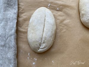 Hefewasser Brötchen vor dem Backen einschneiden