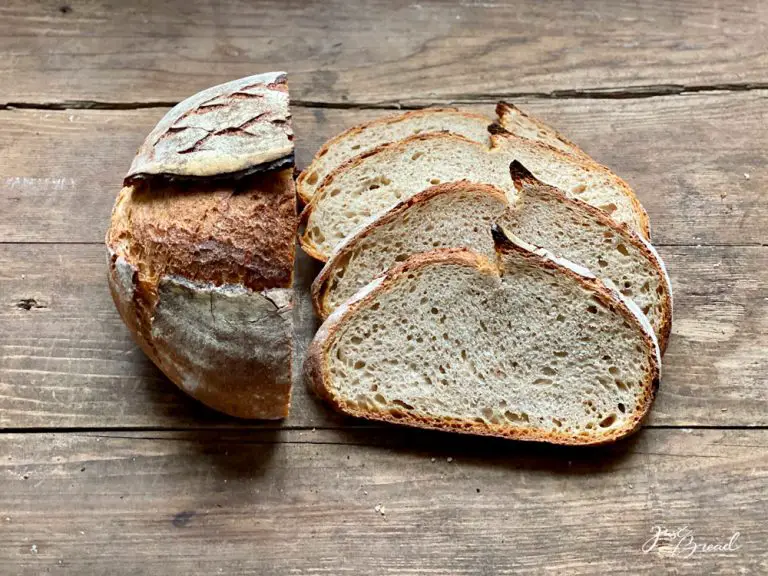 HefewasserBrot mit Weizenvollkornmehl, safitge und feine Krume