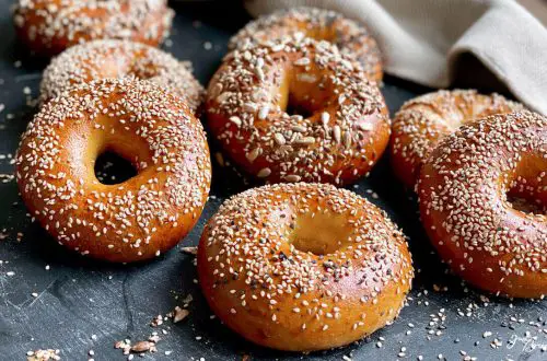 Bagels mit typischer Kruste und feinporiger Krume