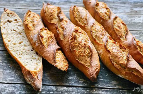 Dinkel-Baguette mit einer tollen Kruste und einer saftigen Krume