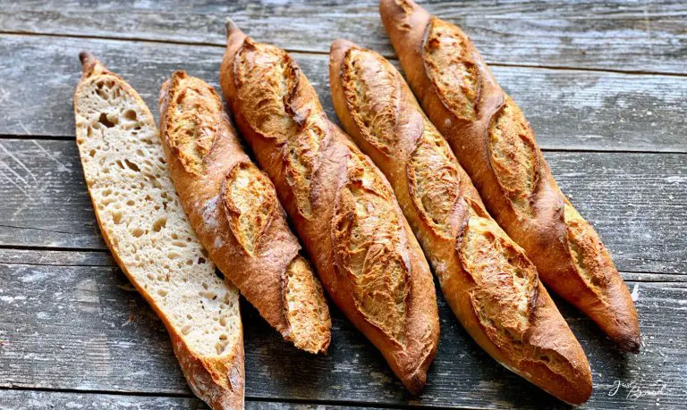 Dinkel-Baguette mit einer tollen Kruste und einer saftigen Krume