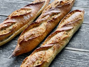 Dinkel-Baguette mit einer tollen Kruste und einer saftigen Krume