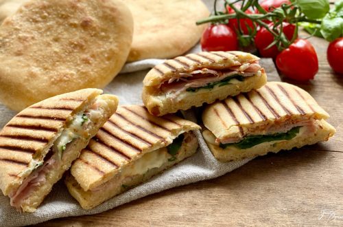 Panini, kleine Brote für leckere Köstlichkeiten vom Kontaktgrill