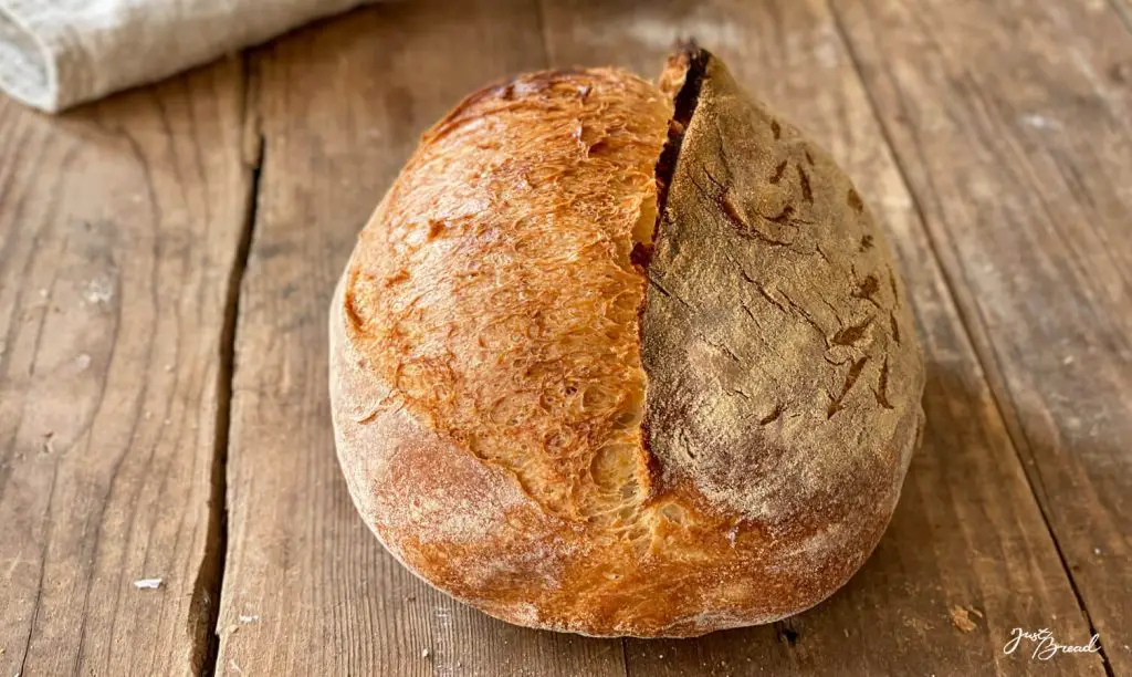 Italienisches Landbrot mit Hartweizenmehl und Tipo 0