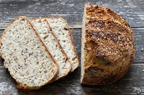 Leinsamen Buttermilch Brot mit Dinkelmehl. Gesund und lecker