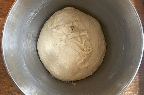 Weckmänner, fertig gekneteter, homogener Teig