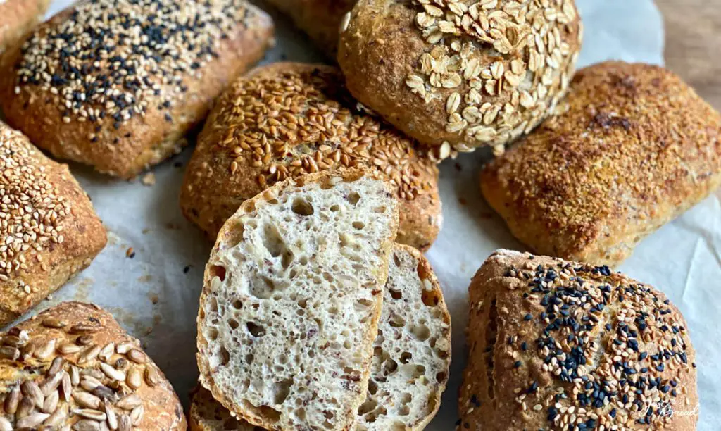 Dinkel-Körner-Brötchen, balaststoffreich und abwechslungsreich