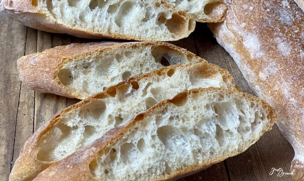 Italienische Baguette, ganz luftige Krume