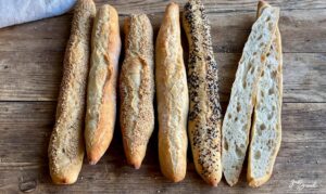 Ficelle, ein ganz dünnes, zartes und aromatisches Baguette