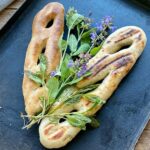 Salbei-Fougasse, ein leckeres Sommerbrot direkt vom Grill