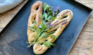 Salbei-Fougasse, ein leckeres Sommerbrot direkt vom Grill