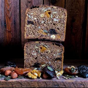 Sauerteigbrot mit Trockenobst und Nüssen - ein Winterbrot