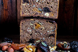 Sauerteigbrot mit Trockenobst und Nüssen - ein Winterbrot