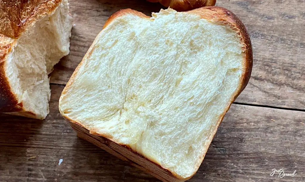 Wattiges Toastbrot mit Pâte fermentée