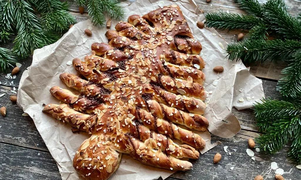 Weihnachts-Baum-Brot