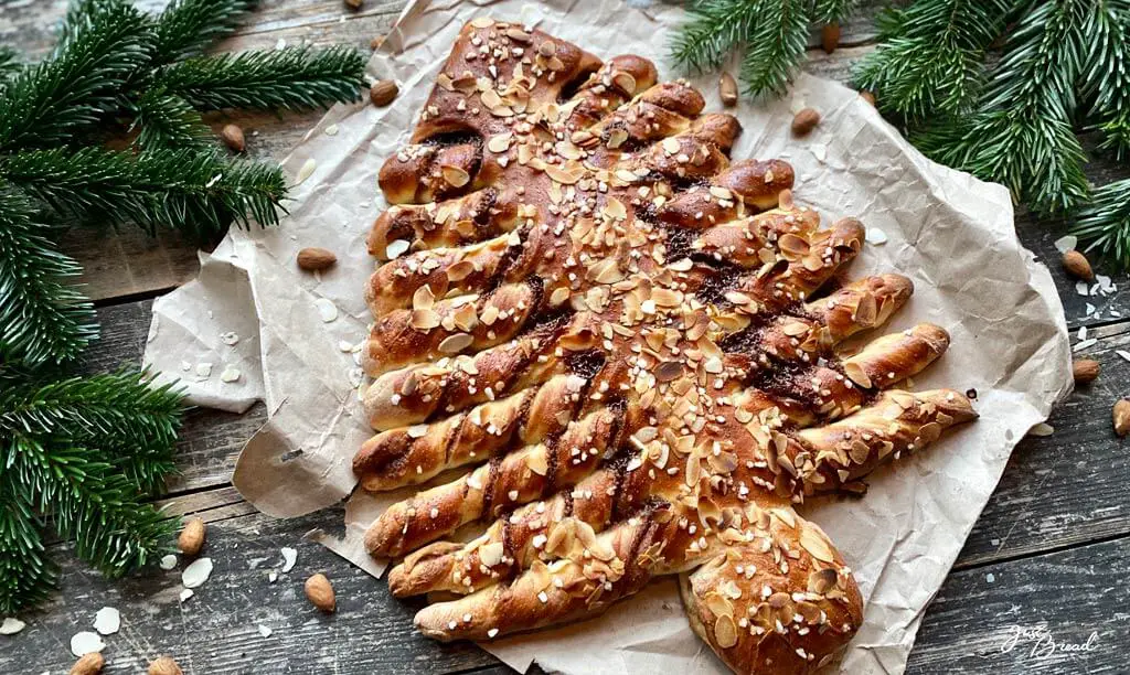 Weihnachts-Baum-Brot