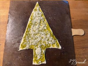 Weihnachts-Baum-Brot, herzhafte Variante, Pesto Aufstrich