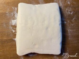 Knusperstangen: Butterblock ist im Teig eingeschlagen