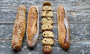 frühlingsbrot mit Karotten und Haferflocken