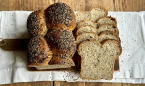 Sandwichtoast mit Lievito Madre und Saaten