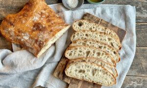 Ciabatta mit Weizensauerteig: Das XL-Brot mit großporiger Krume*
