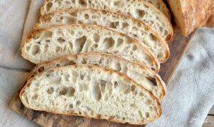 Ciabatta mit Weizensauerteig: Das XL-Brot mit großporiger Krume*